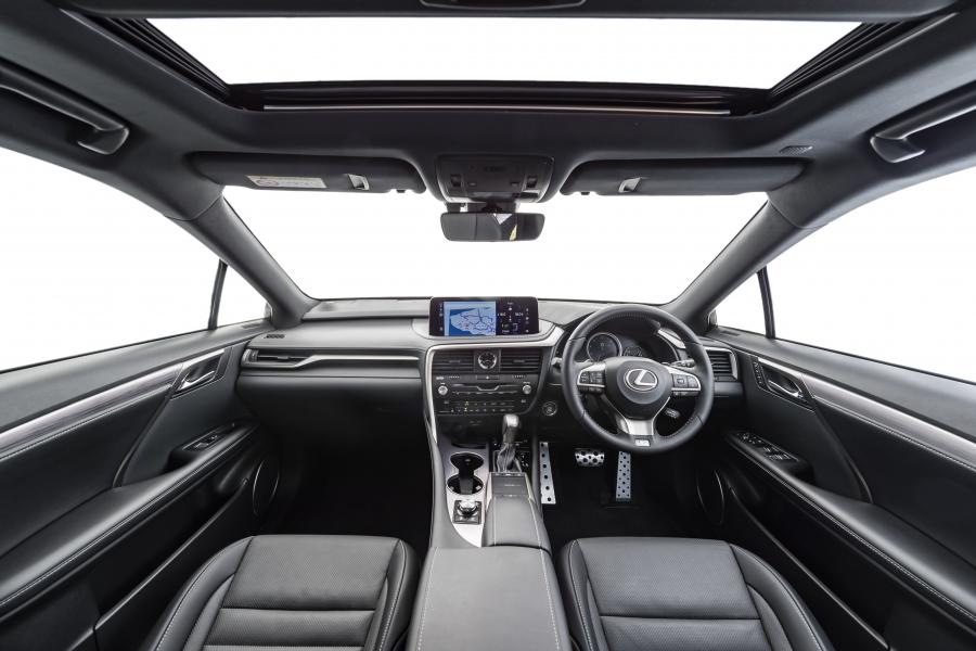 Торпедо Lexus RX350 F-Sport 2019 года  (ZA) (фото 9 из 36)